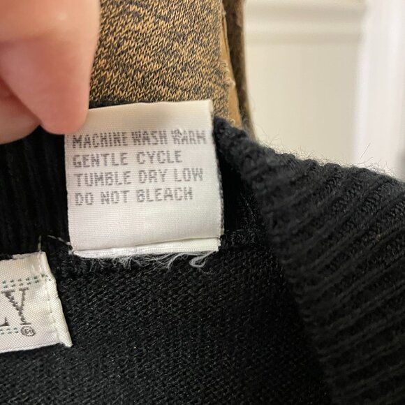 VTG KERRI N KELSEY BLACK CARDIGAN WITH GOLD BUTTONS SIZE M - Picture 9 of 9